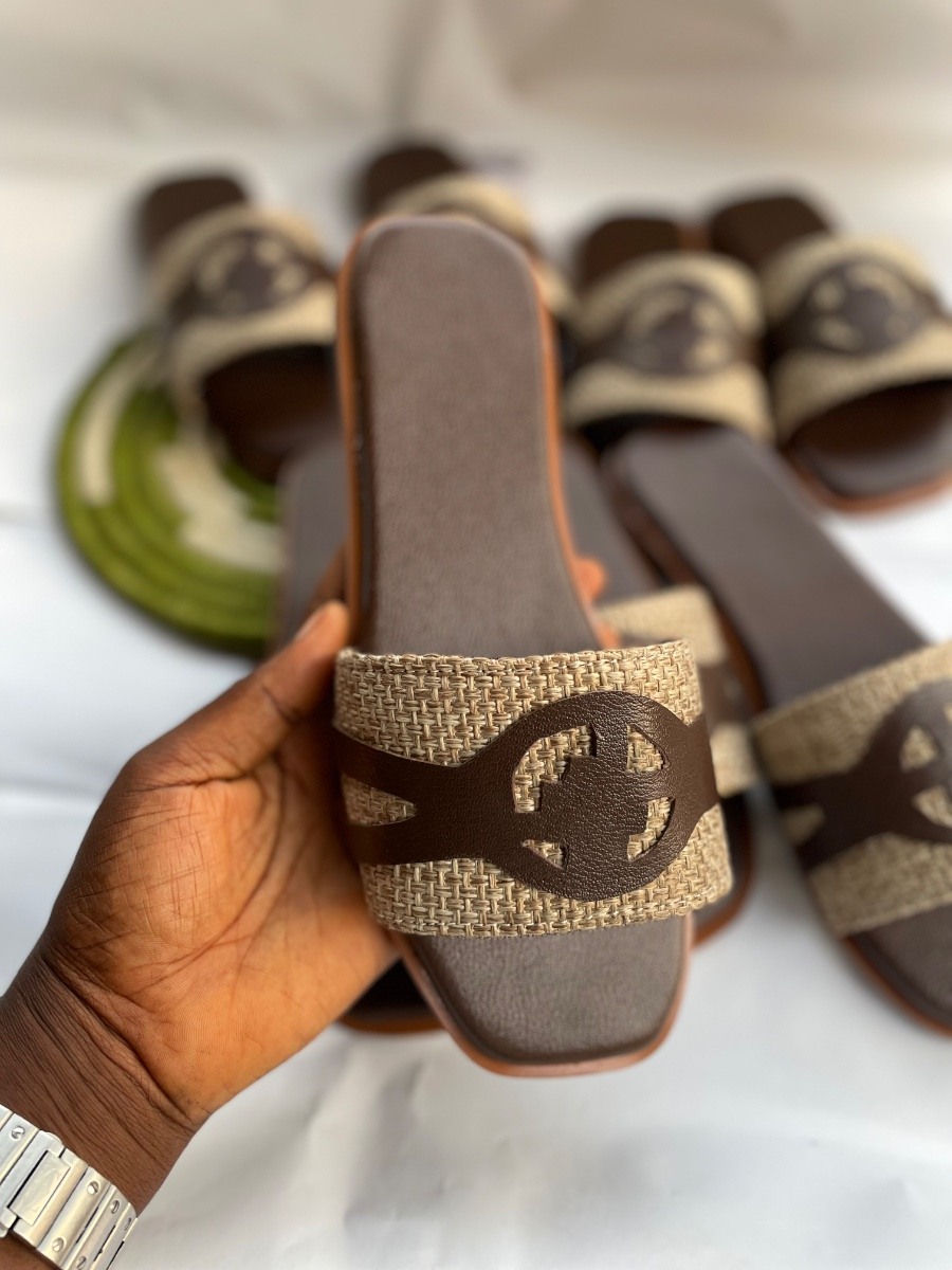 Ladies flat slippers